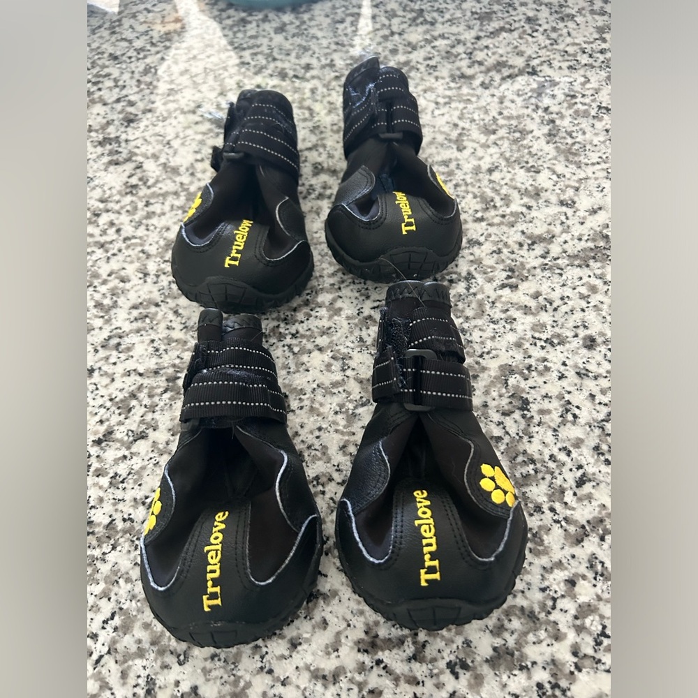 Dog shoes/boots